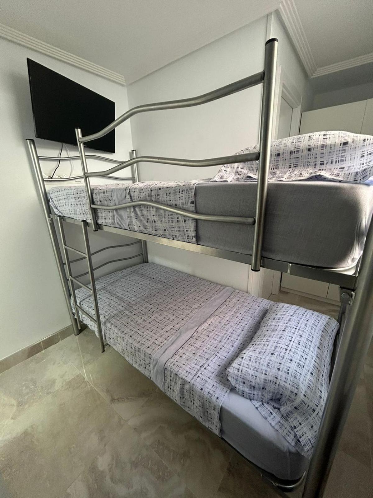 Habitacion Doble O Compartida Con Bano Privado En El Centro De Madrid Esterno foto